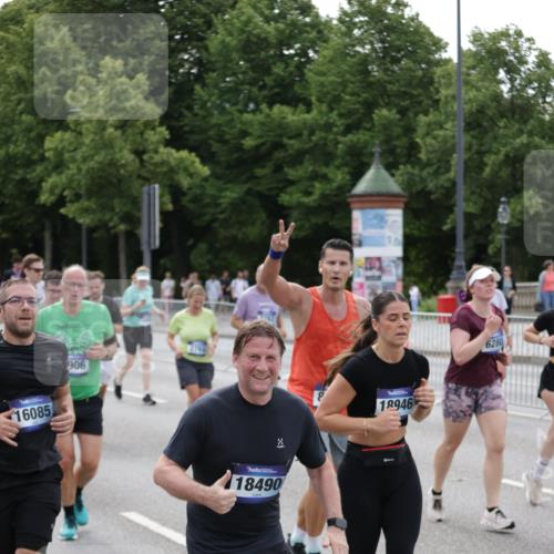 29.06.2025 - hella hamburg halbmarathon Jannik Wohlers http://msf.ph/oto/8329905 29.06.2025 10:40:10 Lombardsbrücke 2042, 2173, 2206, 2762, 2763, 3293, 3306, 3810, 4044, 4411, 4612, 4906, 4972, 5059, 5702, 5975, 6076, 6163, 6229, 6278, 6280, 6363, 7956, 8307, 8378, 8391, 8739, 9000, 9468, 9946, 10166, 10920, 10940, 11513, 11514, 12981, 13030, 13145, 13773, 14341, 15154, 15905, 15933, 16085, 16955, 17267, 17959, 18101, 18110, 18213, 18353, 18490, 18771, 18946, 19168 meine-sportfotos.de
