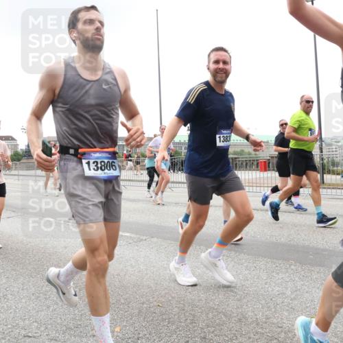 29.06.2025 - hella hamburg halbmarathon Lena Gebhardt http://msf.ph/oto/8329918 29.06.2025 10:47:29 Lombardsbrücke 4895, 13806, 1383, 92, 09, 1045, 1185, 1434, 1463, 1523, 1593, 1607, 1704, 1926, 1961, 2148, 2327, 2407, 2537, 2555, 2704, 2790, 2882, 2994, 3339, 4037, 4184, 4239, 4325, 4423, 4483, 4806, 4895, 4974, 4975, 5621, 5622, 5895, 6255, 6256, 6485, 6496, 6879, 6995, 7073, 7403, 7430, 7431, 7630, 7631, 7970, 8105, 8131, 8270, 8550, 8706, 8915, 8953, 8967, 9018, 9687, 10991, 11351, 11458, 11730, 11738, 11802, 11909, 12431 meine-sportfotos.de