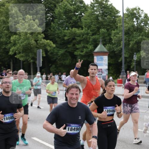29.06.2025 - hella hamburg halbmarathon Jannik Wohlers http://msf.ph/oto/8329955 29.06.2025 10:40:10 Lombardsbrücke 2042, 2173, 2206, 2762, 2763, 3293, 3306, 3810, 4044, 4411, 4612, 4906, 4972, 5059, 5702, 5975, 6076, 6163, 6229, 6278, 6280, 6363, 7956, 8307, 8378, 8391, 8739, 9000, 9468, 9946, 10166, 10920, 10940, 11513, 11514, 12981, 13030, 13145, 13773, 14341, 15154, 15905, 15933, 16085, 16955, 17267, 17959, 18101, 18110, 18213, 18353, 18490, 18771, 18946, 19168 meine-sportfotos.de