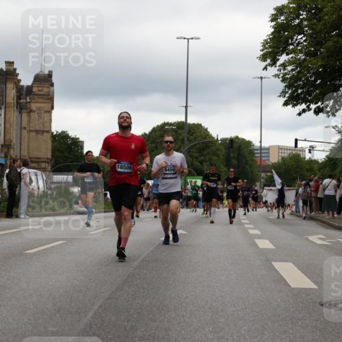 29.06.2025 - hella hamburg halbmarathon Yannick Fuchs http://msf.ph/oto/8329968 29.06.2025 10:51:39 20KM 1200, 1239, 1563, 1611, 2025, 2236, 2606, 2759, 2806, 2883, 3093, 3141, 3575, 4426, 4467, 4579, 4833, 5015, 5134, 5391, 5457, 5458, 6281, 6302, 6531, 6892, 7159, 7833, 9450, 10383, 10408, 10599, 12144, 12509, 12773, 13465, 13664, 15189, 15217, 15229, 15349, 16418, 16517, 17455, 17543, 18508, 18762 meine-sportfotos.de