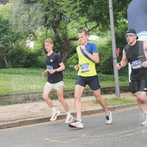 29.06.2025 - hella hamburg halbmarathon KatJ http://msf.ph/oto/8329983 29.06.2025 10:17:16 Zwischen KM18-KM19 1065, 5344 meine-sportfotos.de