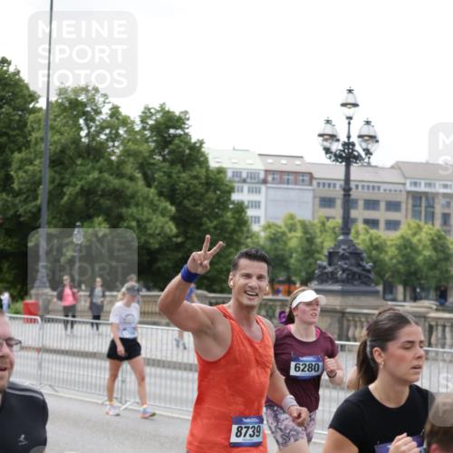 29.06.2025 - hella hamburg halbmarathon Jannik Wohlers http://msf.ph/oto/8330067 29.06.2025 10:40:11 Lombardsbrücke 1323, 2042, 2173, 2206, 2762, 2763, 3293, 3306, 4044, 4411, 4612, 4906, 4972, 5059, 5702, 6076, 6163, 6229, 6278, 6280, 6363, 7956, 8307, 8378, 8391, 8739, 9000, 9468, 9946, 10166, 10920, 10940, 11513, 11514, 12981, 13030, 13145, 13773, 14341, 15154, 15905, 15933, 16085, 16955, 17267, 17959, 18101, 18110, 18213, 18353, 18490, 18771, 18946, 19168 meine-sportfotos.de