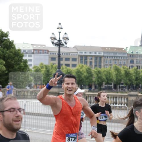 29.06.2025 - hella hamburg halbmarathon Jannik Wohlers http://msf.ph/oto/8330107 29.06.2025 10:40:11 Lombardsbrücke 1323, 2042, 2173, 2206, 2762, 2763, 3293, 3306, 4044, 4411, 4612, 4906, 4972, 5059, 5702, 6076, 6163, 6229, 6278, 6280, 6363, 7956, 8307, 8378, 8391, 8739, 9000, 9468, 9946, 10166, 10920, 10940, 11513, 11514, 12981, 13030, 13145, 13773, 14341, 15154, 15905, 15933, 16085, 16955, 17267, 17959, 18101, 18110, 18213, 18353, 18490, 18771, 18946, 19168 meine-sportfotos.de