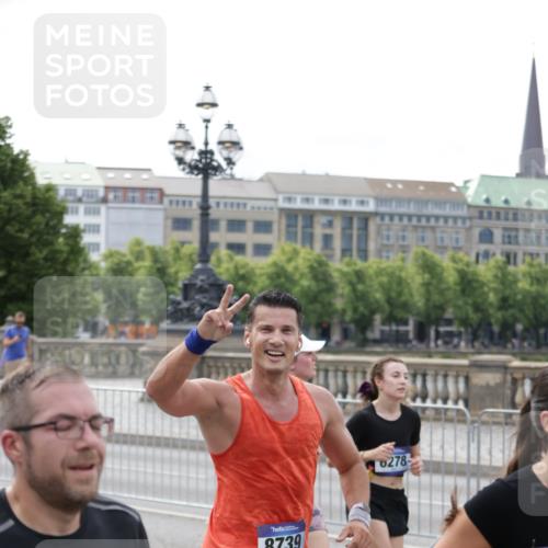 29.06.2025 - hella hamburg halbmarathon Jannik Wohlers http://msf.ph/oto/8330112 29.06.2025 10:40:11 Lombardsbrücke 1323, 2042, 2173, 2206, 2762, 2763, 3293, 3306, 4044, 4411, 4612, 4906, 4972, 5059, 5702, 6076, 6163, 6229, 6278, 6280, 6363, 7956, 8307, 8378, 8391, 8739, 9000, 9468, 9946, 10166, 10920, 10940, 11513, 11514, 12981, 13030, 13145, 13773, 14341, 15154, 15905, 15933, 16085, 16955, 17267, 17959, 18101, 18110, 18213, 18353, 18490, 18771, 18946, 19168 meine-sportfotos.de