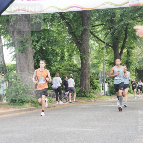 29.06.2025 - hella hamburg halbmarathon KatJ http://msf.ph/oto/8330129 29.06.2025 10:17:18 Zwischen KM18-KM19 5344 meine-sportfotos.de
