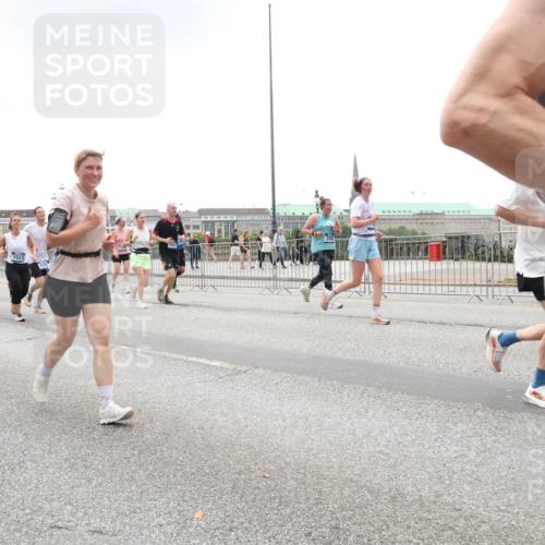 29.06.2025 - hella hamburg halbmarathon Lena Gebhardt http://msf.ph/oto/8330140 29.06.2025 10:47:30 Lombardsbrücke 4895, 1523, 1045, 1185, 1434, 1463, 1523, 1593, 1607, 1639, 1704, 1926, 1961, 2148, 2407, 2537, 2555, 2704, 2790, 2882, 2994, 3339, 4037, 4184, 4239, 4325, 4423, 4483, 4806, 4895, 4974, 4975, 5621, 5622, 5895, 6255, 6256, 6485, 6879, 6995, 7073, 7403, 7430, 7431, 7630, 7631, 7970, 8105, 8131, 8270, 8550, 8706, 8915, 8953, 8967, 9018, 9687, 10991, 11351, 11458, 11730, 11738, 11802, 11909, 12431 meine-sportfotos.de