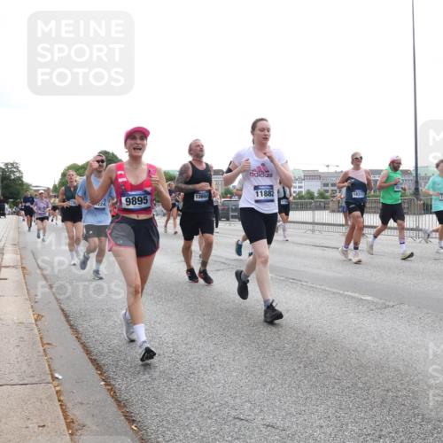 29.06.2025 - hella hamburg halbmarathon Lena Gebhardt http://msf.ph/oto/8330192 29.06.2025 10:37:53 Lombardsbrücke 224, 11882, 18317, 9895, 13650, 1394, 1475, 1578, 1799, 1901, 1985, 2199, 2640, 2786, 2853, 3230, 3246, 3633, 3880, 4414, 4921, 5139, 5171, 5186, 5522, 5713, 5790, 5875, 6199, 6243, 6362, 6697, 6821, 6955, 7118, 7124, 7165, 7244, 7321, 7350, 7544, 7552, 7629, 7696, 7777, 8985, 9247, 9288, 9524, 9895, 10159, 10506, 10836, 11087, 11543, 12123, 12254, 12472, 12824, 16680, 17798 meine-sportfotos.de