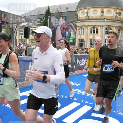 29.06.2025 - hella hamburg halbmarathon Michael Strokosch http://msf.ph/oto/8330224 29.06.2025 10:49:38 Ziel 2504, 2516, 2592, 2596, 2889, 2937, 5705, 5978, 8437, 8689, 9038, 9463, 9649, 11340, 11679, 11977, 12094, 13233, 14562, 15392, 15857, 16114, 16592, 16738, 17001 meine-sportfotos.de
