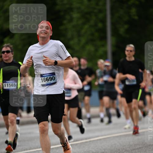 29.06.2025 - hella hamburg halbmarathon Dr. Thomas Lammeyer http://msf.ph/oto/8330228 29.06.2025 10:39:42 Kennedybrücke 2198, 2787, 3170, 3828, 3958, 4333, 4564, 4696, 4703, 4965, 5147, 6029, 6189, 6365, 6379, 6397, 6471, 6867, 7386, 8249, 8296, 8567, 9470, 9803, 9819, 10358, 10360, 10565, 10652, 11320, 11359 meine-sportfotos.de