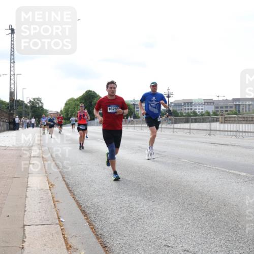 29.06.2025 - hella hamburg halbmarathon Lena Gebhardt http://msf.ph/oto/8330232 29.06.2025 10:13:06 Lombardsbrücke 17699, 16255, 1007, 1020, 1051, 1249, 1747, 1851, 1859, 1939, 2531, 2891, 2942, 2961, 3218, 3360, 3728, 3729, 4532, 5150, 6207, 6489, 7346, 7873, 7907, 8398, 8405, 8913, 8917, 9141, 9527, 10067, 10402, 11025, 11720, 12456, 12492, 13566, 14404, 14869, 15012, 15531, 15922, 16030, 16255, 16323, 16437, 16826, 16911, 17061, 17474, 17699, 17988, 17994, 18048, 18178, 18320, 18530, 18732 meine-sportfotos.de