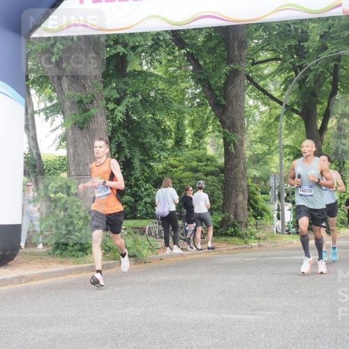 29.06.2025 - hella hamburg halbmarathon KatJ http://msf.ph/oto/8330237 29.06.2025 10:17:18 Zwischen KM18-KM19 5344 meine-sportfotos.de