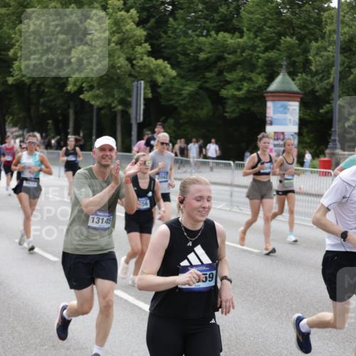 29.06.2025 - hella hamburg halbmarathon Jannik Wohlers http://msf.ph/oto/8330264 29.06.2025 10:40:13 Lombardsbrücke 1075, 1323, 2042, 2173, 2206, 2762, 2763, 3121, 3293, 3306, 3432, 4044, 4411, 4612, 4906, 4972, 5059, 5702, 6076, 6163, 6229, 6278, 6280, 7956, 8053, 8054, 8378, 8391, 8739, 9000, 9468, 9946, 10166, 10920, 10940, 11513, 11514, 12692, 12699, 12981, 13145, 13773, 14341, 15154, 15905, 15933, 16085, 16955, 17267, 17959, 18110, 18213, 18353, 18490, 18771, 18946, 19168 meine-sportfotos.de