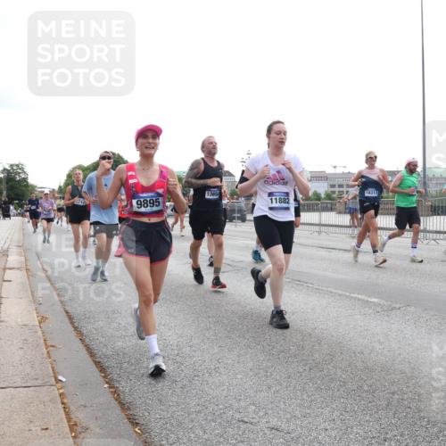 29.06.2025 - hella hamburg halbmarathon Lena Gebhardt http://msf.ph/oto/8330277 29.06.2025 10:37:54 Lombardsbrücke 3247, 9895, 13650, 11882, 18317, 1196, 1394, 1475, 1578, 1799, 1901, 1966, 1985, 2199, 2640, 2786, 2853, 3230, 3246, 3633, 3880, 4414, 4921, 5139, 5171, 5186, 5522, 5713, 5875, 6199, 6243, 6362, 6697, 6821, 6955, 7118, 7124, 7165, 7244, 7321, 7350, 7552, 7629, 7696, 7777, 7914, 8985, 9247, 9288, 9895, 10159, 10506, 10836, 11087, 11543, 12123, 12254, 12472, 12824, 16680, 17798 meine-sportfotos.de