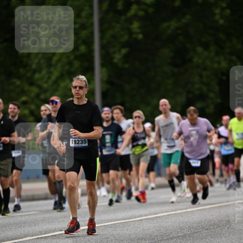 29.06.2025 - hella hamburg halbmarathon Dr. Thomas Lammeyer http://msf.ph/oto/8330292 29.06.2025 10:39:43 Kennedybrücke 2198, 2412, 2787, 3170, 3828, 3958, 4333, 4564, 4696, 4703, 4965, 5147, 6029, 6189, 6365, 6379, 6397, 6471, 6867, 8249, 8296, 8567, 9470, 9803, 9819, 10358, 10360, 10565, 10652, 11320, 11359 meine-sportfotos.de