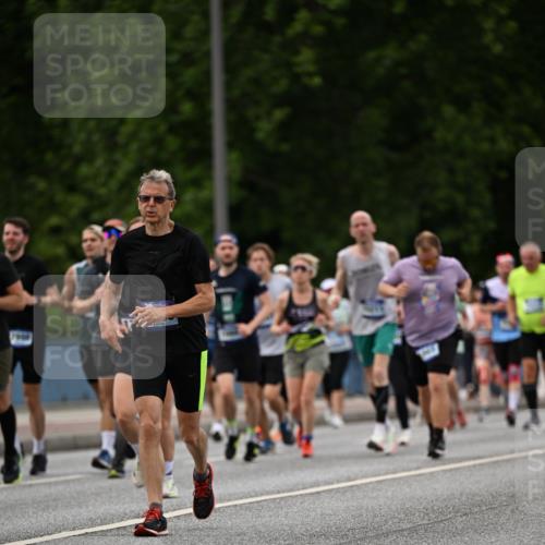 29.06.2025 - hella hamburg halbmarathon Dr. Thomas Lammeyer http://msf.ph/oto/8330304 29.06.2025 10:39:43 Kennedybrücke 2198, 2412, 2787, 3170, 3828, 3958, 4333, 4564, 4696, 4703, 4965, 5147, 6029, 6189, 6365, 6379, 6397, 6471, 6867, 8249, 8296, 8567, 9470, 9803, 9819, 10358, 10360, 10565, 10652, 11320, 11359 meine-sportfotos.de