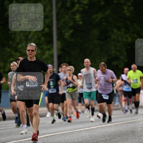 29.06.2025 - hella hamburg halbmarathon Dr. Thomas Lammeyer http://msf.ph/oto/8330326 29.06.2025 10:39:43 Kennedybrücke 2198, 2412, 2787, 3170, 3828, 3958, 4333, 4564, 4696, 4703, 4965, 5147, 6029, 6189, 6365, 6379, 6397, 6471, 6867, 8249, 8296, 8567, 9470, 9803, 9819, 10358, 10360, 10565, 10652, 11320, 11359 meine-sportfotos.de