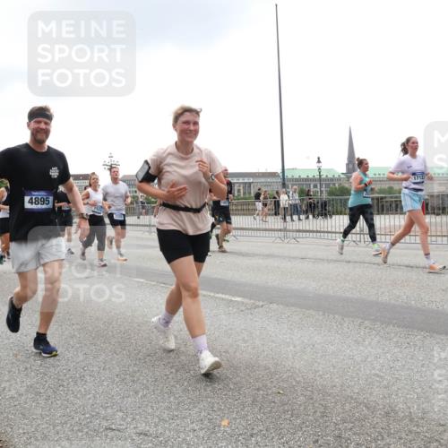29.06.2025 - hella hamburg halbmarathon Lena Gebhardt http://msf.ph/oto/8330347 29.06.2025 10:47:30 Lombardsbrücke 31, 14441, 4895, 1523, 3339, 17122, 1045, 1185, 1434, 1463, 1523, 1593, 1607, 1639, 1704, 1926, 1961, 2148, 2407, 2537, 2555, 2704, 2790, 2882, 2994, 3339, 4037, 4184, 4239, 4325, 4423, 4483, 4806, 4895, 4974, 4975, 5621, 5622, 5895, 6255, 6256, 6485, 6879, 6995, 7073, 7403, 7430, 7431, 7630, 7631, 7970, 8105, 8131, 8270, 8550, 8706, 8915, 8953, 8967, 9018, 9687, 10991, 11351, 11458, 11730, 11738, 11802, 11909, 12431 meine-sportfotos.de