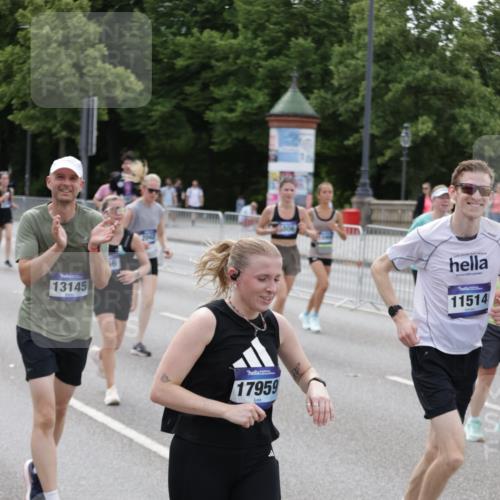 29.06.2025 - hella hamburg halbmarathon Jannik Wohlers http://msf.ph/oto/8330424 29.06.2025 10:40:13 Lombardsbrücke 1075, 1323, 2042, 2173, 2206, 2762, 2763, 3121, 3293, 3306, 3432, 4044, 4411, 4612, 4906, 4972, 5059, 5702, 6076, 6163, 6229, 6278, 6280, 7956, 8053, 8054, 8378, 8391, 8739, 9000, 9468, 9946, 10166, 10920, 10940, 11513, 11514, 12692, 12699, 12981, 13145, 13773, 14341, 15154, 15905, 15933, 16085, 16955, 17267, 17959, 18110, 18213, 18353, 18490, 18771, 18946, 19168 meine-sportfotos.de
