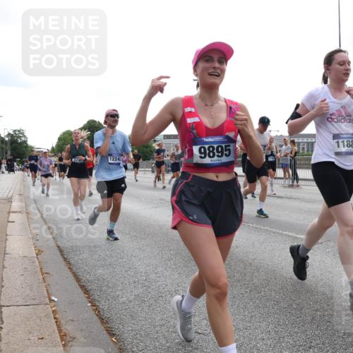29.06.2025 - hella hamburg halbmarathon Lena Gebhardt http://msf.ph/oto/8330524 29.06.2025 10:37:54 Lombardsbrücke 924, 1224, 9895, 17389, 11882, 18317, 183, 1196, 1394, 1475, 1578, 1799, 1901, 1966, 1985, 2199, 2640, 2786, 2853, 3230, 3246, 3633, 3880, 4414, 4921, 5139, 5171, 5186, 5522, 5713, 5875, 6199, 6243, 6362, 6697, 6821, 6955, 7118, 7124, 7165, 7244, 7321, 7350, 7552, 7629, 7696, 7777, 7914, 8985, 9247, 9288, 9895, 10159, 10506, 10836, 11087, 11543, 12123, 12254, 12472, 12824, 16680, 17798 meine-sportfotos.de