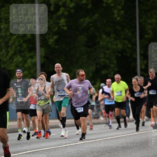 29.06.2025 - hella hamburg halbmarathon Dr. Thomas Lammeyer http://msf.ph/oto/8330563 29.06.2025 10:39:44 Kennedybrücke 2198, 2412, 2787, 3170, 3828, 3958, 4333, 4696, 4703, 4965, 5147, 6029, 6189, 6365, 6379, 6397, 6471, 6867, 8249, 8296, 8567, 9470, 9803, 9819, 10358, 10360, 10565, 10652, 11233, 11320, 11359 meine-sportfotos.de