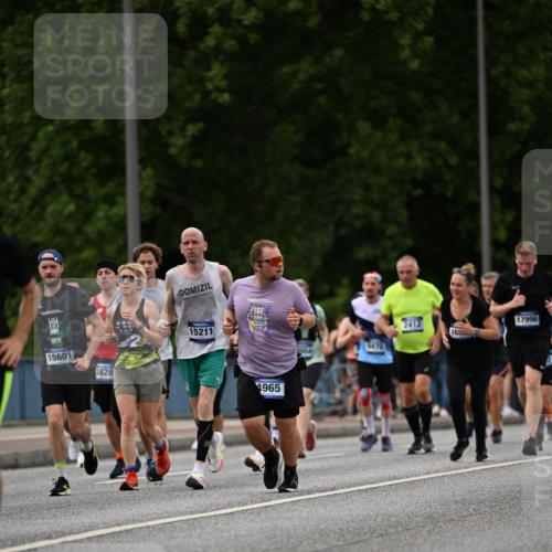 29.06.2025 - hella hamburg halbmarathon Dr. Thomas Lammeyer http://msf.ph/oto/8330576 29.06.2025 10:39:44 Kennedybrücke 2198, 2412, 2787, 3170, 3828, 3958, 4333, 4696, 4703, 4965, 5147, 6029, 6189, 6365, 6379, 6397, 6471, 6867, 8249, 8296, 8567, 9470, 9803, 9819, 10358, 10360, 10565, 10652, 11233, 11320, 11359 meine-sportfotos.de