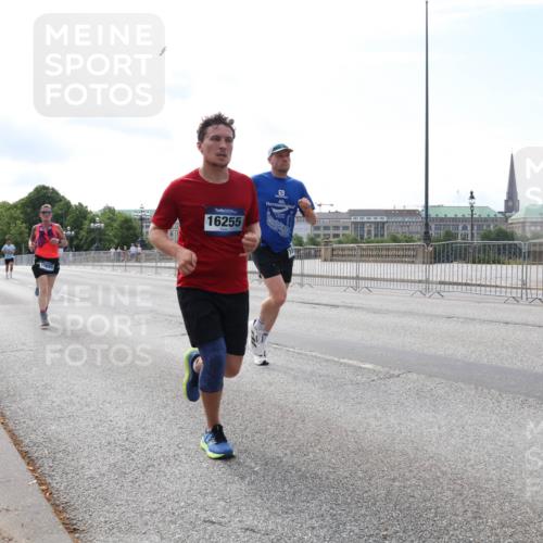 29.06.2025 - hella hamburg halbmarathon Lena Gebhardt http://msf.ph/oto/8330582 29.06.2025 10:13:07 Lombardsbrücke 17699, 16255, 1007, 1020, 1051, 1747, 1851, 1859, 1939, 2531, 2891, 2942, 2961, 3218, 3360, 3728, 3729, 4187, 4532, 5150, 6207, 6489, 7346, 7873, 7907, 8398, 8405, 8913, 8917, 9141, 9527, 10067, 10402, 11025, 11720, 12456, 12492, 14404, 14869, 15012, 15531, 15922, 16030, 16255, 16323, 16437, 16826, 16911, 17061, 17474, 17699, 17988, 17994, 18048, 18320, 18530, 18732 meine-sportfotos.de