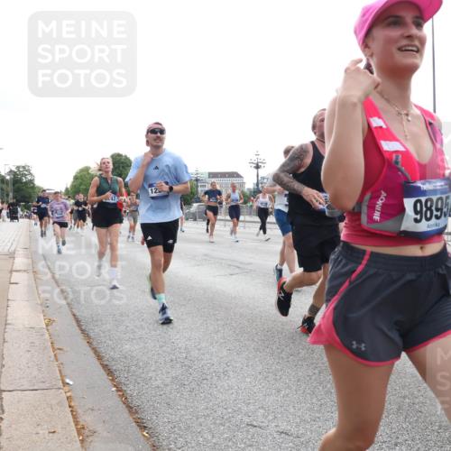 29.06.2025 - hella hamburg halbmarathon Lena Gebhardt http://msf.ph/oto/8330641 29.06.2025 10:37:54 Lombardsbrücke 12, 9895, 11, 1196, 1394, 1475, 1578, 1799, 1901, 1966, 1985, 2199, 2640, 2786, 2853, 3230, 3246, 3633, 3880, 4414, 4921, 5139, 5171, 5186, 5522, 5713, 5875, 6199, 6243, 6362, 6697, 6821, 6955, 7118, 7124, 7165, 7244, 7321, 7350, 7552, 7629, 7696, 7777, 7914, 8985, 9247, 9288, 9895, 10159, 10506, 10836, 11087, 11543, 12123, 12254, 12472, 12824, 16680, 17798 meine-sportfotos.de