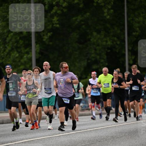 29.06.2025 - hella hamburg halbmarathon Dr. Thomas Lammeyer http://msf.ph/oto/8330644 29.06.2025 10:39:44 Kennedybrücke 2198, 2412, 2787, 3170, 3828, 3958, 4333, 4696, 4703, 4965, 5147, 6029, 6189, 6365, 6379, 6397, 6471, 6867, 8249, 8296, 8567, 9470, 9803, 9819, 10358, 10360, 10565, 10652, 11233, 11320, 11359 meine-sportfotos.de
