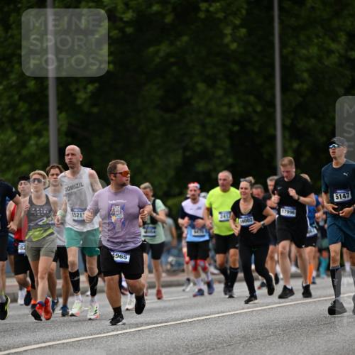 29.06.2025 - hella hamburg halbmarathon Dr. Thomas Lammeyer http://msf.ph/oto/8330656 29.06.2025 10:39:44 Kennedybrücke 2198, 2412, 2787, 3170, 3828, 3958, 4333, 4696, 4703, 4965, 5147, 6029, 6189, 6365, 6379, 6397, 6471, 6867, 8249, 8296, 8567, 9470, 9803, 9819, 10358, 10360, 10565, 10652, 11233, 11320, 11359 meine-sportfotos.de