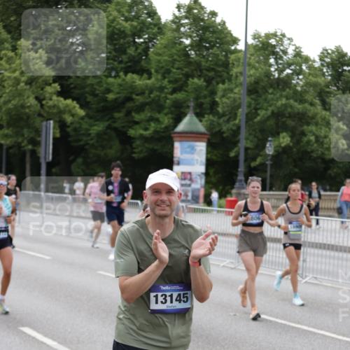 29.06.2025 - hella hamburg halbmarathon Jannik Wohlers http://msf.ph/oto/8330669 29.06.2025 10:40:14 Lombardsbrücke 1075, 1323, 2042, 2173, 2206, 2299, 2762, 2763, 3121, 3293, 3306, 3432, 4044, 4411, 4612, 4906, 4972, 5059, 5702, 6163, 6229, 6278, 6280, 6289, 7956, 8053, 8054, 8378, 8391, 8739, 9000, 9468, 9946, 10166, 10920, 10940, 11513, 11514, 12610, 12692, 12699, 12981, 13145, 13773, 14341, 15154, 15905, 15933, 16085, 16955, 17267, 17959, 18353, 18490, 18771, 18946, 19168 meine-sportfotos.de