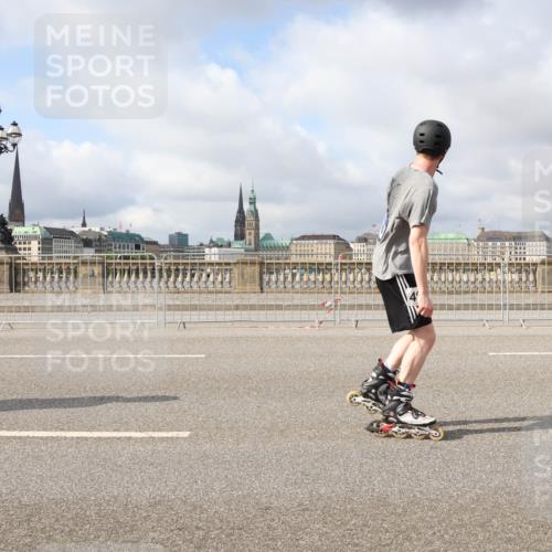 29.06.2025 - hella hamburg halbmarathon Lena Gebhardt http://msf.ph/oto/8330689 29.06.2025 09:08:39 Lombardsbrücke  meine-sportfotos.de