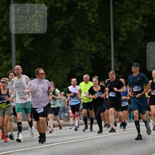 29.06.2025 - hella hamburg halbmarathon Dr. Thomas Lammeyer http://msf.ph/oto/8330698 29.06.2025 10:39:44 Kennedybrücke 2198, 2412, 2787, 3170, 3828, 3958, 4333, 4696, 4703, 4965, 5147, 6029, 6189, 6365, 6379, 6397, 6471, 6867, 8249, 8296, 8567, 9470, 9803, 9819, 10358, 10360, 10565, 10652, 11233, 11320, 11359 meine-sportfotos.de