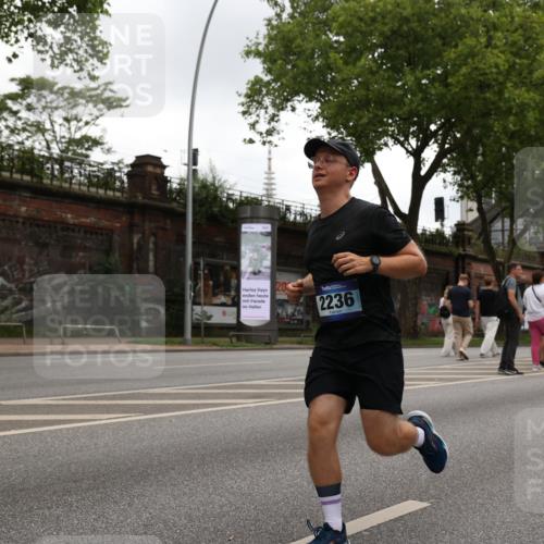 29.06.2025 - hella hamburg halbmarathon Yannick Fuchs http://msf.ph/oto/8330700 29.06.2025 10:51:40 20KM 1200, 1239, 1563, 1611, 2025, 2236, 2606, 2759, 2806, 2883, 3093, 3141, 3575, 4426, 4467, 4579, 4833, 5391, 6281, 6302, 6531, 6892, 7833, 9450, 9485, 10383, 10408, 10599, 12144, 12509, 12773, 13465, 13664, 15189, 15217, 15229, 15349, 16418, 16517, 17455, 17543, 18508, 18762 meine-sportfotos.de