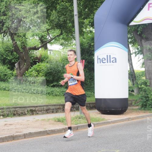 29.06.2025 - hella hamburg halbmarathon KatJ http://msf.ph/oto/8330702 29.06.2025 10:17:20 Zwischen KM18-KM19 2203 meine-sportfotos.de