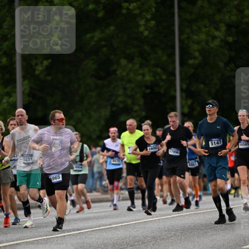 29.06.2025 - hella hamburg halbmarathon Dr. Thomas Lammeyer http://msf.ph/oto/8330733 29.06.2025 10:39:44 Kennedybrücke 2198, 2412, 2787, 3170, 3828, 3958, 4333, 4696, 4703, 4965, 5147, 6029, 6189, 6365, 6379, 6397, 6471, 6867, 8249, 8296, 8567, 9470, 9803, 9819, 10358, 10360, 10565, 10652, 11233, 11320, 11359 meine-sportfotos.de