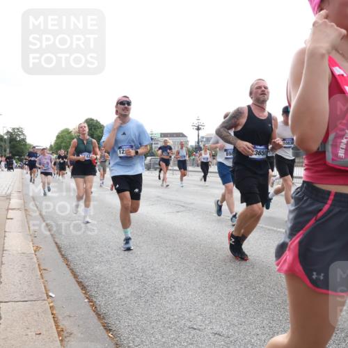 29.06.2025 - hella hamburg halbmarathon Lena Gebhardt http://msf.ph/oto/8330756 29.06.2025 10:37:55 Lombardsbrücke 989, 1196, 1394, 1475, 1578, 1799, 1901, 1966, 1985, 2199, 2640, 2786, 2853, 3230, 3242, 3246, 3633, 3880, 4414, 4921, 5139, 5171, 5186, 5522, 5713, 5875, 6199, 6243, 6362, 6697, 6821, 6955, 7118, 7124, 7165, 7244, 7321, 7350, 7552, 7629, 7696, 7777, 7914, 8985, 9247, 9288, 9895, 10159, 10506, 10836, 11087, 11543, 12123, 12254, 12472, 12824, 16680, 17798 meine-sportfotos.de