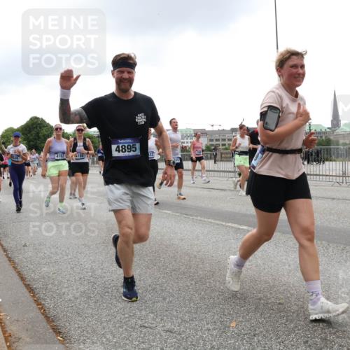 29.06.2025 - hella hamburg halbmarathon Lena Gebhardt http://msf.ph/oto/8330760 29.06.2025 10:47:30 Lombardsbrücke 7631, 1444, 7630, 4182, 184, 4, 4895, 23, 1045, 1185, 1434, 1463, 1523, 1593, 1607, 1639, 1704, 1926, 1961, 2148, 2407, 2537, 2555, 2704, 2790, 2882, 2994, 3339, 4037, 4184, 4239, 4325, 4423, 4483, 4806, 4895, 4974, 4975, 5621, 5622, 5895, 6255, 6256, 6485, 6879, 6995, 7073, 7403, 7430, 7431, 7630, 7631, 7970, 8105, 8131, 8270, 8550, 8706, 8915, 8953, 8967, 9018, 9687, 10991, 11351, 11458, 11730, 11738, 11802, 11909, 12431 meine-sportfotos.de