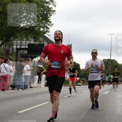 29.06.2025 - hella hamburg halbmarathon Yannick Fuchs http://msf.ph/oto/8330773 29.06.2025 10:51:41 20KM 1200, 1239, 1563, 1611, 2025, 2236, 2606, 2759, 2806, 2883, 3093, 3141, 3575, 4426, 4467, 4579, 4833, 5391, 6281, 6302, 6531, 6892, 7833, 9450, 9485, 10383, 10408, 10599, 12144, 12509, 13465, 13664, 15217, 15229, 15349, 16517, 17455, 17543, 18508, 18762, 18891 meine-sportfotos.de