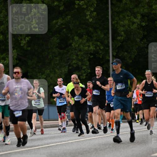 29.06.2025 - hella hamburg halbmarathon Dr. Thomas Lammeyer http://msf.ph/oto/8330798 29.06.2025 10:39:45 Kennedybrücke 2198, 2412, 2787, 3170, 3828, 3958, 4333, 4696, 4703, 4965, 5147, 6029, 6189, 6365, 6379, 6397, 6471, 6867, 8249, 8296, 8567, 9470, 9803, 9819, 10358, 10360, 10565, 10652, 11233, 11320, 11359 meine-sportfotos.de