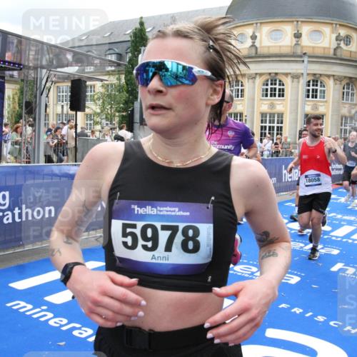 29.06.2025 - hella hamburg halbmarathon Michael Strokosch http://msf.ph/oto/8330820 29.06.2025 10:49:46 Ziel 2504, 2706, 2937, 3060, 3543, 5894, 5978, 6115, 6125, 7332, 9463, 9551, 9619, 9723, 9924, 13159, 14794, 16843, 16877, 17282, 17753, 18058, 18451, 18926 meine-sportfotos.de