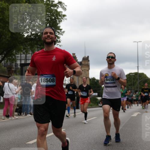 29.06.2025 - hella hamburg halbmarathon Yannick Fuchs http://msf.ph/oto/8330825 29.06.2025 10:51:41 20KM 1200, 1239, 1563, 1611, 2025, 2236, 2606, 2759, 2806, 2883, 3093, 3141, 3575, 4426, 4467, 4579, 4833, 5391, 6281, 6302, 6531, 6892, 7833, 9450, 9485, 10383, 10408, 10599, 12144, 12509, 13465, 13664, 15217, 15229, 15349, 16517, 17455, 17543, 18508, 18762, 18891 meine-sportfotos.de