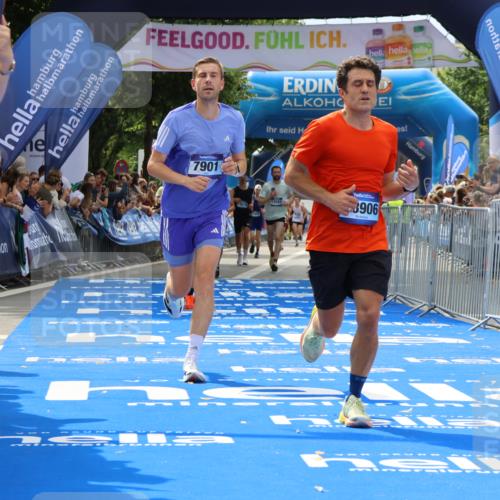 29.06.2025 - hella hamburg halbmarathon Strokosch-Dieckow http://msf.ph/oto/8330838 29.06.2025 10:34:12 Ziel 1080, 3005, 7884, 7901, 9376, 11202, 13066, 14784, 17751, 18906 meine-sportfotos.de