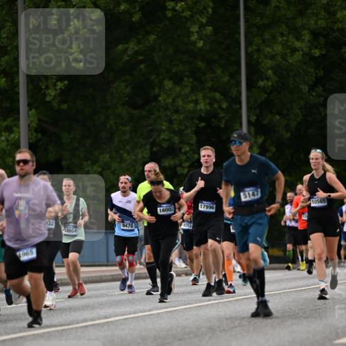 29.06.2025 - hella hamburg halbmarathon Dr. Thomas Lammeyer http://msf.ph/oto/8330844 29.06.2025 10:39:45 Kennedybrücke 2198, 2412, 2787, 3170, 3828, 3958, 4333, 4696, 4703, 4965, 5147, 6029, 6189, 6365, 6379, 6397, 6471, 6867, 8249, 8296, 8567, 9470, 9803, 9819, 10358, 10360, 10565, 10652, 11233, 11320, 11359 meine-sportfotos.de