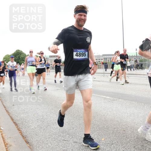 29.06.2025 - hella hamburg halbmarathon Lena Gebhardt http://msf.ph/oto/8330937 29.06.2025 10:47:30 Lombardsbrücke 7631, 14447, 7630, 4182, 4184, 4895, 1045, 1185, 1434, 1463, 1523, 1593, 1607, 1639, 1704, 1926, 1961, 2148, 2407, 2537, 2555, 2704, 2790, 2882, 2994, 3339, 4037, 4184, 4239, 4325, 4423, 4483, 4806, 4895, 4974, 4975, 5621, 5622, 5895, 6255, 6256, 6485, 6879, 6995, 7073, 7403, 7430, 7431, 7630, 7631, 7970, 8105, 8131, 8270, 8550, 8706, 8915, 8953, 8967, 9018, 9687, 10991, 11351, 11458, 11730, 11738, 11802, 11909, 12431 meine-sportfotos.de