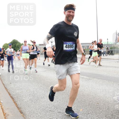 29.06.2025 - hella hamburg halbmarathon Lena Gebhardt http://msf.ph/oto/8331040 29.06.2025 10:47:31 Lombardsbrücke 7631, 14441, 7630, 4182, 4184, 4895, 1045, 1185, 1246, 1434, 1463, 1523, 1593, 1607, 1639, 1704, 1926, 1961, 2148, 2407, 2537, 2555, 2704, 2790, 2882, 2994, 3339, 4037, 4184, 4239, 4325, 4423, 4483, 4806, 4895, 4974, 4975, 5621, 5622, 5895, 6255, 6256, 6879, 6995, 7073, 7403, 7430, 7431, 7630, 7631, 7970, 8105, 8131, 8270, 8550, 8706, 8915, 8953, 8967, 9018, 9687, 10658, 10991, 11351, 11458, 11730, 11738, 11802, 11909, 12431 meine-sportfotos.de