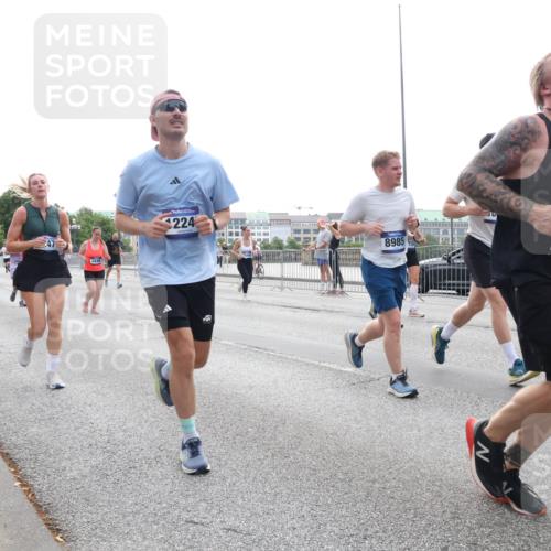 29.06.2025 - hella hamburg halbmarathon Lena Gebhardt http://msf.ph/oto/8331090 29.06.2025 10:37:55 Lombardsbrücke 47, 3246, 224, 8985, 365, 1196, 1394, 1475, 1578, 1799, 1901, 1966, 1985, 2199, 2640, 2786, 2853, 3230, 3242, 3246, 3633, 3880, 4414, 4921, 5139, 5171, 5186, 5522, 5713, 5875, 6199, 6243, 6362, 6697, 6821, 6955, 7118, 7124, 7165, 7244, 7321, 7350, 7552, 7629, 7696, 7777, 7914, 8985, 9247, 9288, 9895, 10159, 10506, 10836, 11087, 11543, 12123, 12254, 12472, 12824, 16680, 17798 meine-sportfotos.de