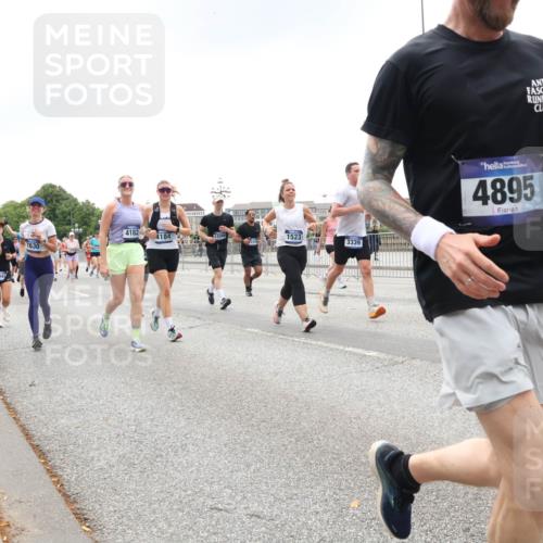 29.06.2025 - hella hamburg halbmarathon Lena Gebhardt http://msf.ph/oto/8331193 29.06.2025 10:47:31 Lombardsbrücke 7631, 14441, 7630, 4182, 4184, 13349, 1523, 3339, 4895, 1045, 1185, 1246, 1434, 1463, 1523, 1593, 1607, 1639, 1704, 1926, 1961, 2148, 2407, 2537, 2555, 2704, 2790, 2882, 2994, 3339, 4037, 4184, 4239, 4325, 4423, 4483, 4806, 4895, 4974, 4975, 5621, 5622, 5895, 6255, 6256, 6879, 6995, 7073, 7403, 7430, 7431, 7630, 7631, 7970, 8105, 8131, 8270, 8550, 8706, 8915, 8953, 8967, 9018, 9687, 10658, 10991, 11351, 11458, 11730, 11738, 11802, 11909, 12431 meine-sportfotos.de
