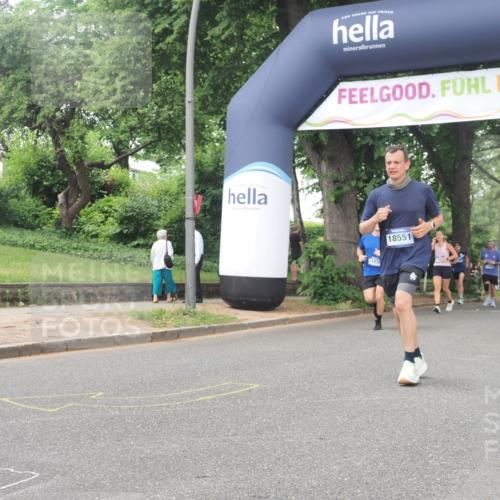 29.06.2025 - hella hamburg halbmarathon KatJ http://msf.ph/oto/8331196 29.06.2025 10:47:10 Zwischen KM18-KM19 2167, 5272, 8749 meine-sportfotos.de
