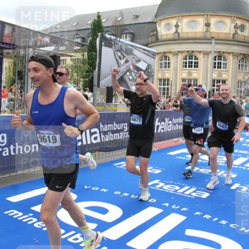 29.06.2025 - hella hamburg halbmarathon Michael Strokosch http://msf.ph/oto/8331210 29.06.2025 10:49:49 Ziel 2706, 3060, 3543, 5894, 6125, 7332, 9200, 9551, 9619, 9723, 9924, 11975, 13159, 14794, 16800, 16843, 16877, 17282, 17753, 18451, 18926 meine-sportfotos.de
