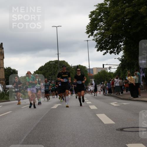 29.06.2025 - hella hamburg halbmarathon Yannick Fuchs http://msf.ph/oto/8331267 29.06.2025 10:51:42 20KM 1200, 1563, 1611, 2025, 2236, 2606, 2759, 2806, 2883, 2907, 3093, 3141, 3575, 4426, 4467, 4579, 4833, 5391, 6281, 6302, 6531, 6595, 6892, 7833, 9450, 9485, 10599, 12144, 12509, 13465, 13664, 15217, 15229, 16517, 17415, 17455, 17543, 18508, 18762, 18891 meine-sportfotos.de